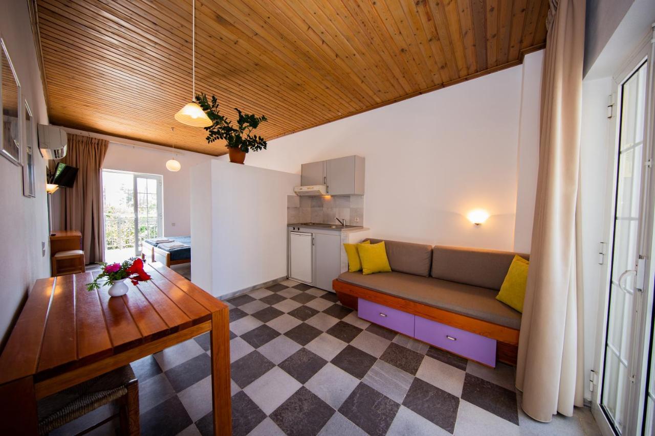 Manias Hotel Apartments Agia Marina Extérieur photo