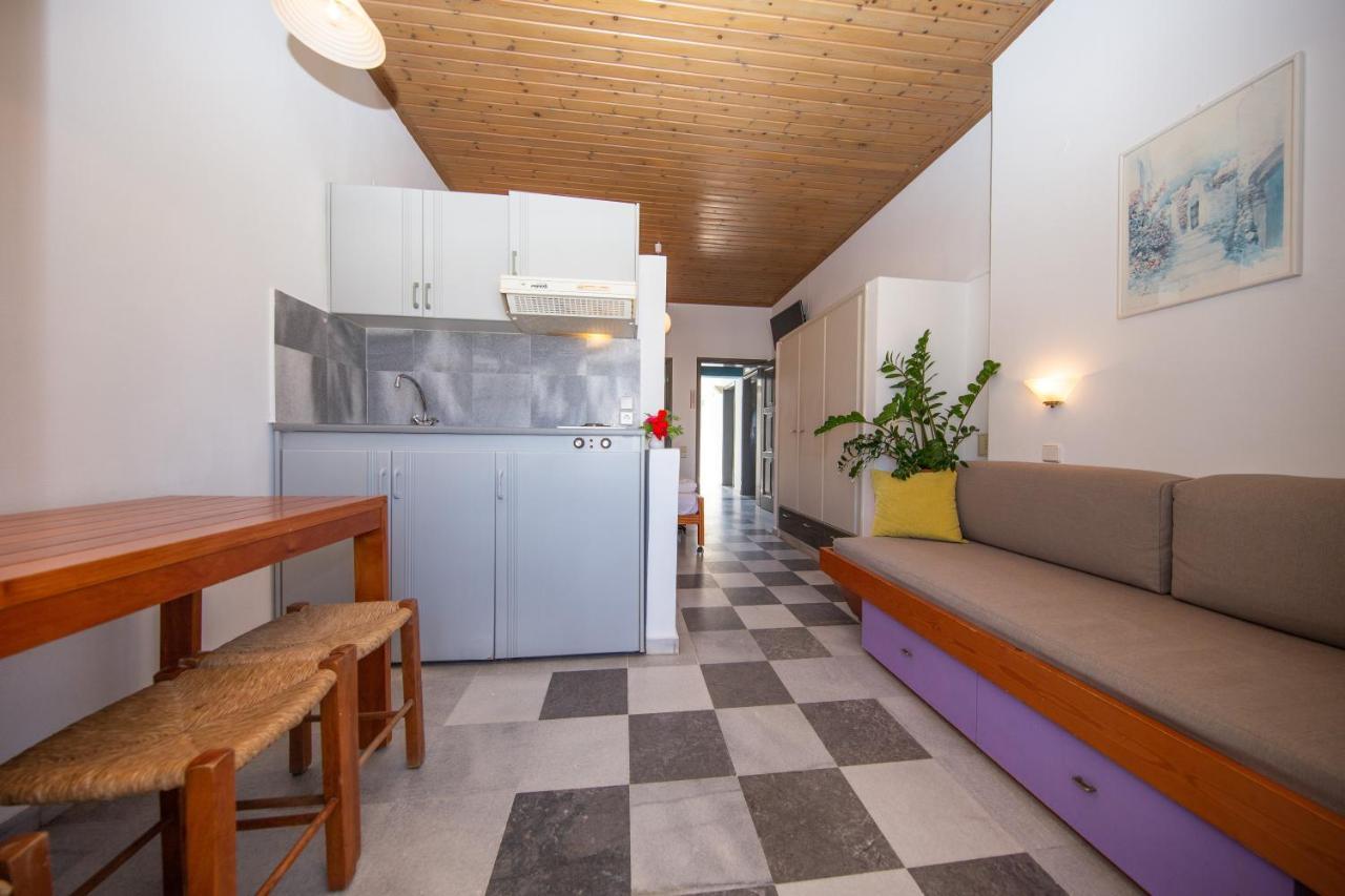 Manias Hotel Apartments Agia Marina Extérieur photo