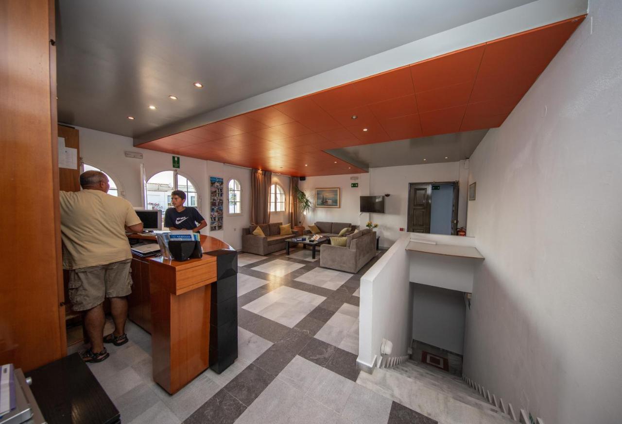 Manias Hotel Apartments Agia Marina Extérieur photo